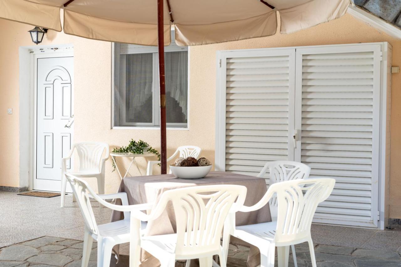 F & B Summer Collection - Paliouri Luaran gambar